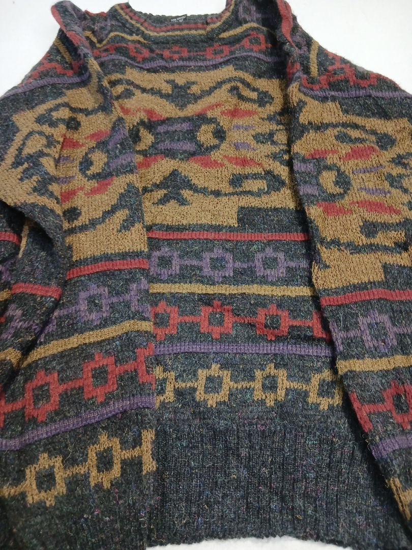 Everstone International Patterned Knit Sweater
