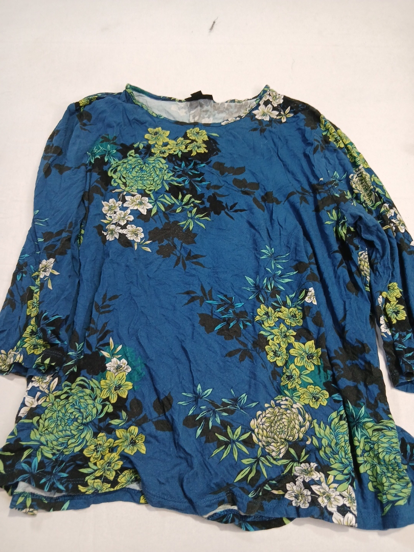 Bluse mit blauen Blumen