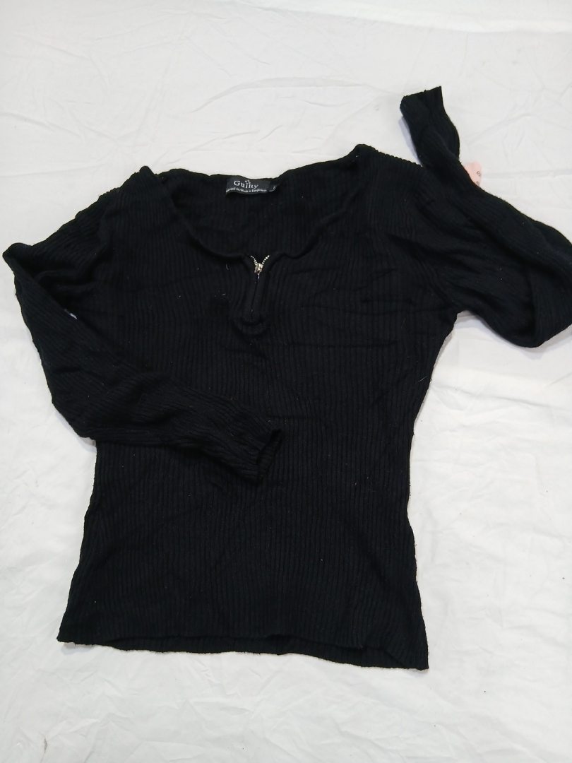 ジッパーのディテールが付いたリブニットトップ