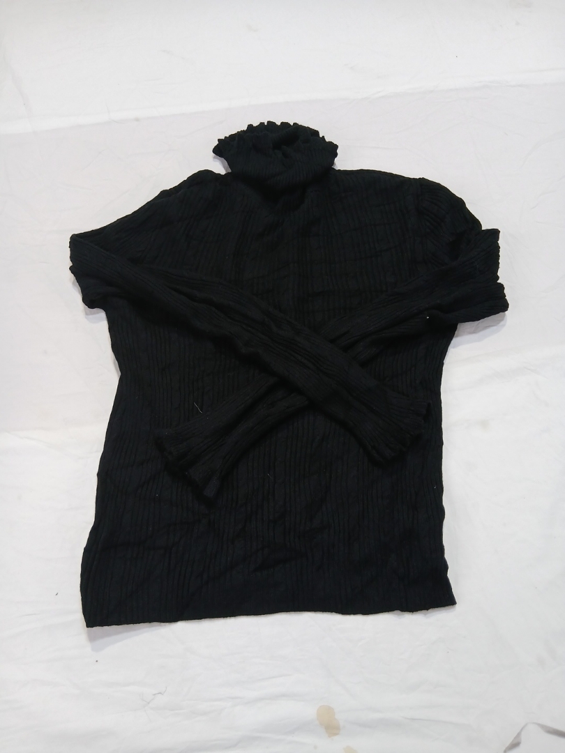 Maglione nero a collo alto