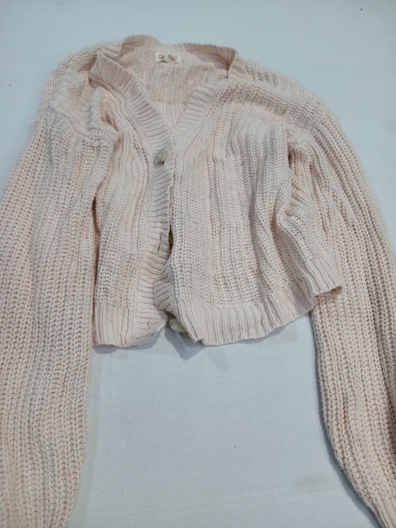 ピンクニットセーター