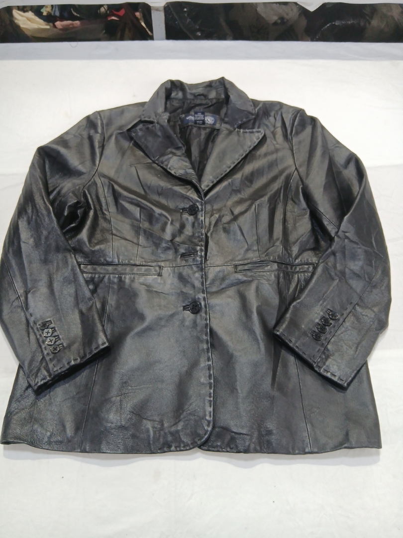 Schwarze Lederjacke