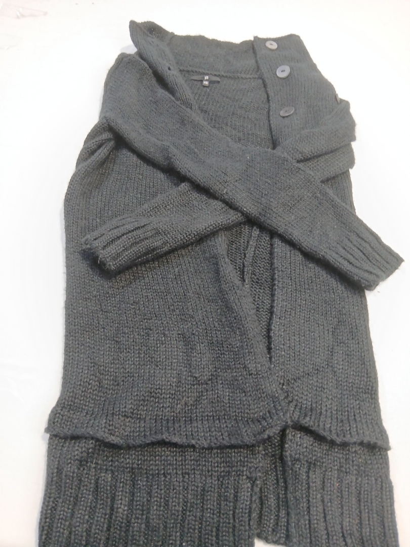 グレーのニットウェアセット