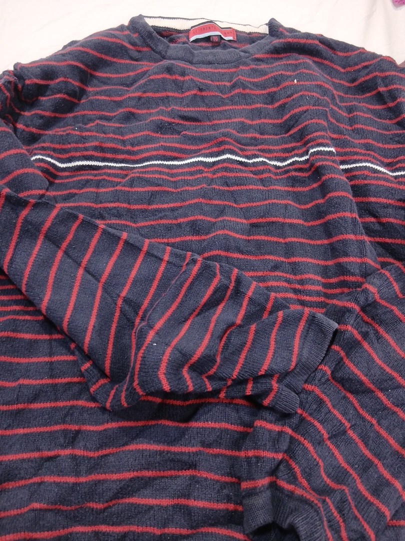 クルーネックセーター