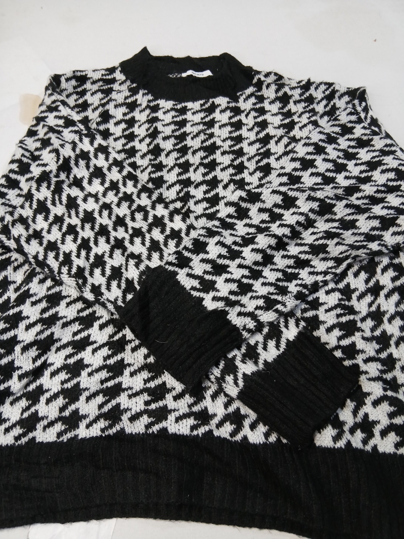 Pull en tricot pied-de-poule
