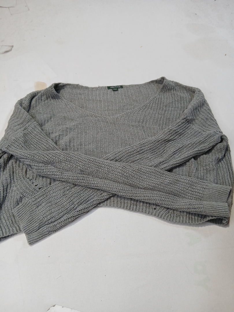 Pull en tricot gris