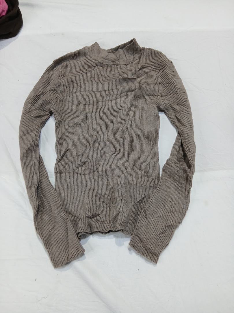 Pull col roulé côtelé marron