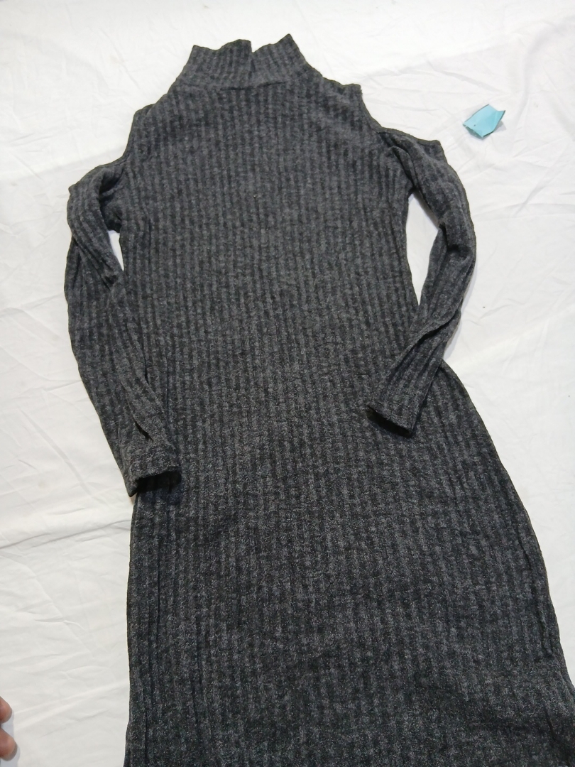 ニットロングスリーブタートルネックドレス