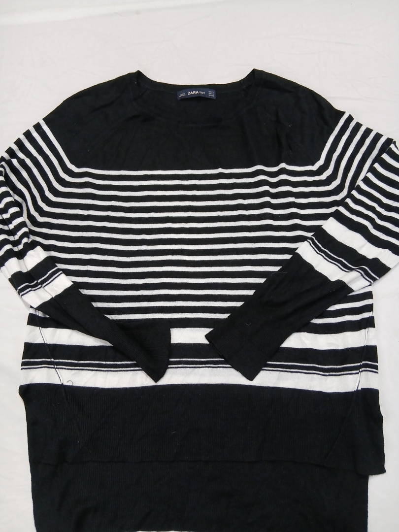 Suéter Listrado Preto e Branco