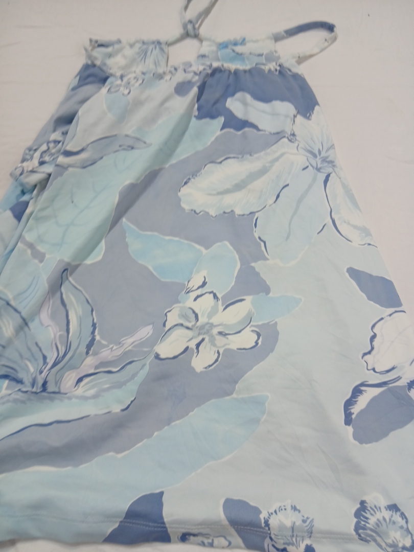 「青い花柄ハルターネックドレス」