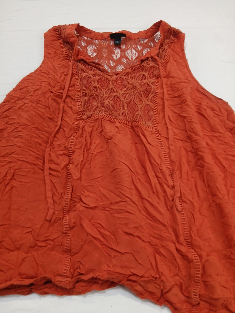 Top in pizzo arancione