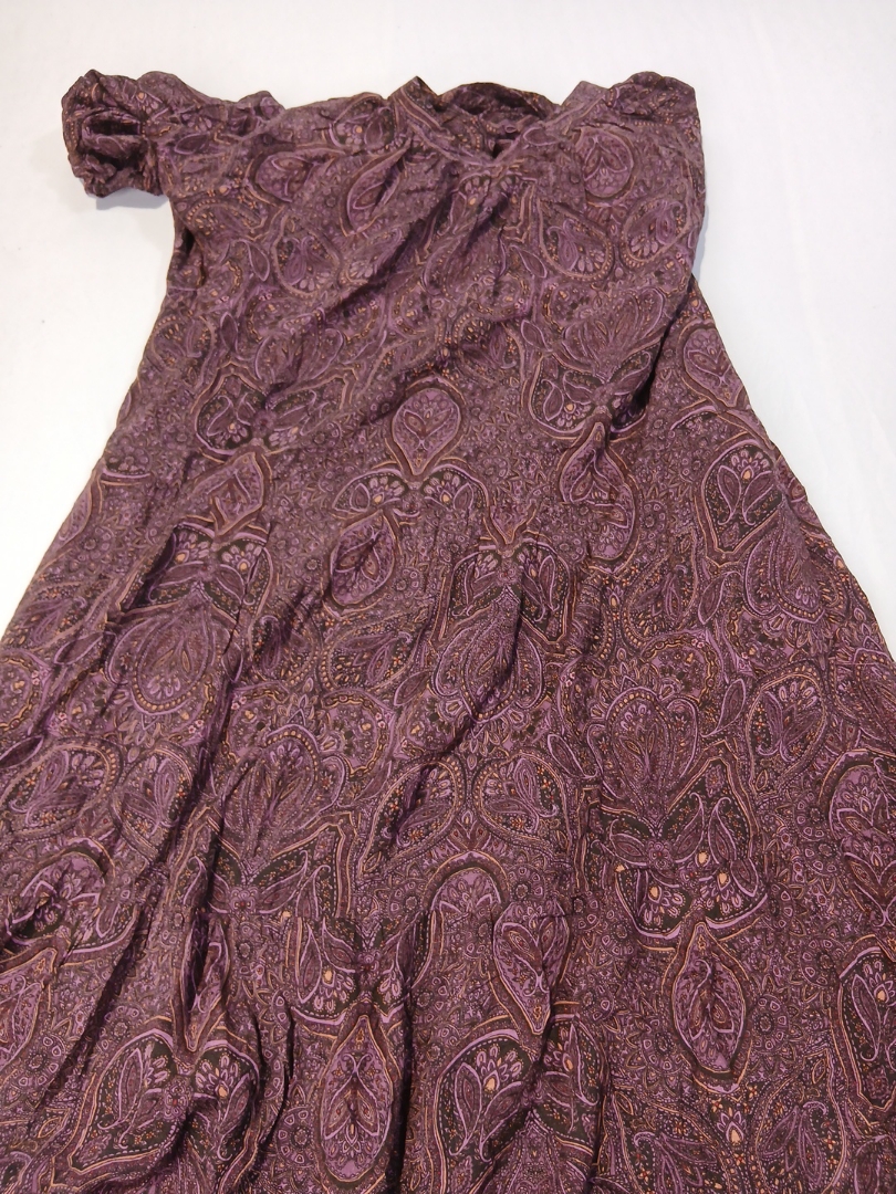 Abito off-the-shoulder con stampa paisley