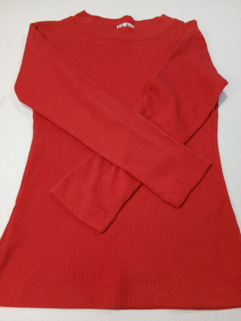 Top a maglia rossa