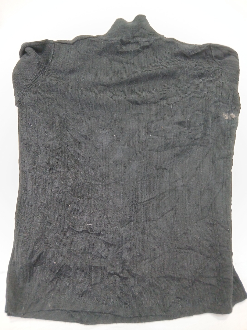 Suéter Preto de Gola Alta