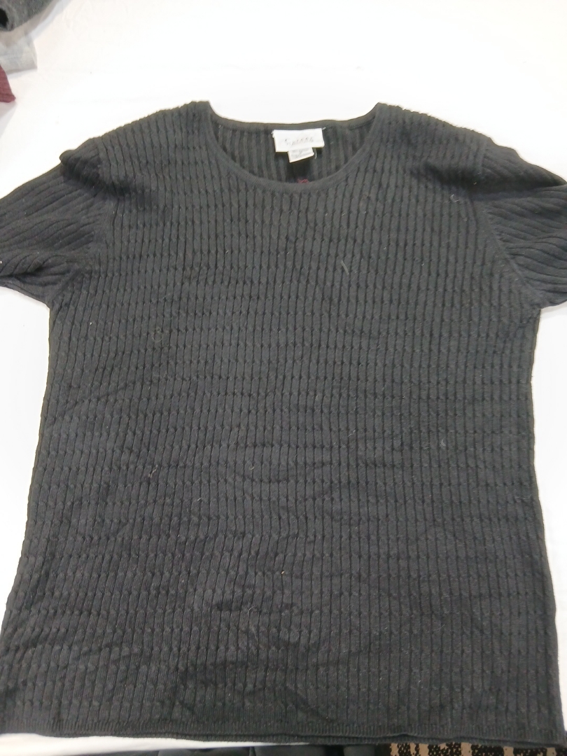 Pull ras du cou noir côtelé