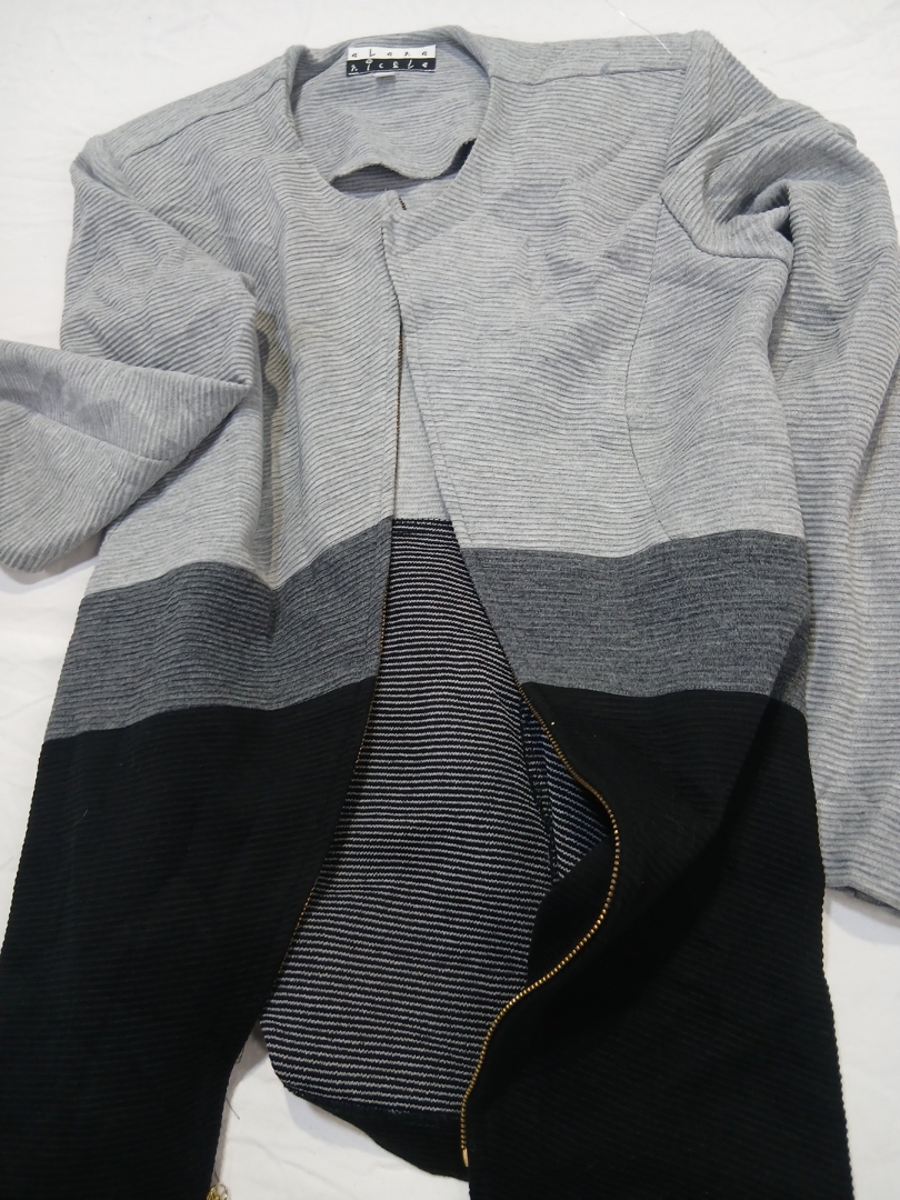 アラナ・ニコル カラーブロックセーター