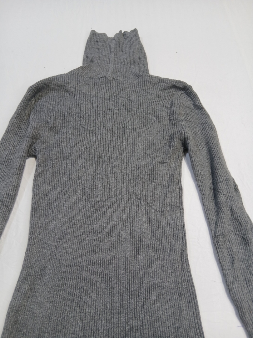 グレーリブタートルネックセーター