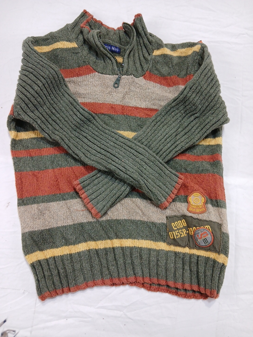 Top a maglia a righe verdi