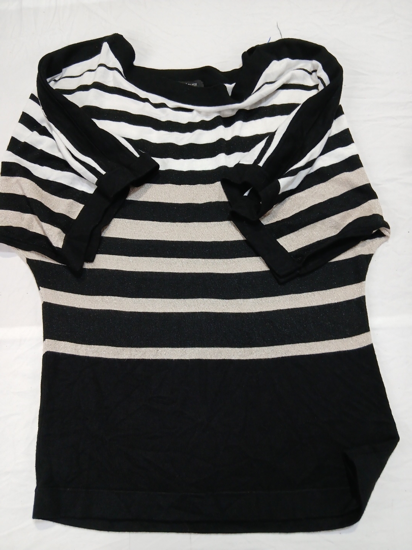 Top a righe bianche e nere