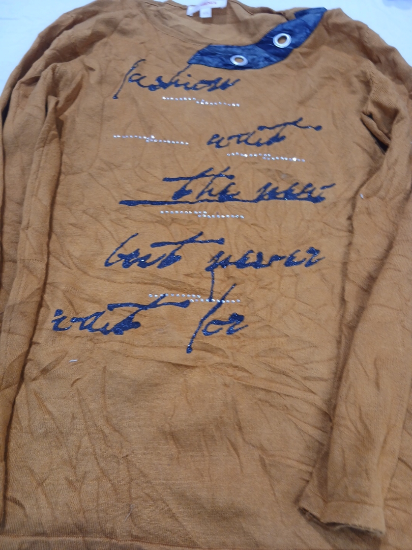 Maglia a maniche lunghe con decorazioni