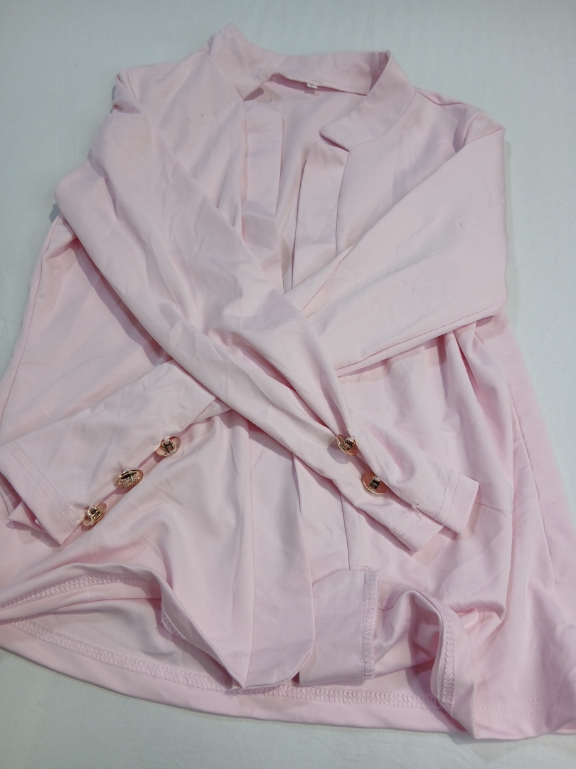 ピンクブラウス