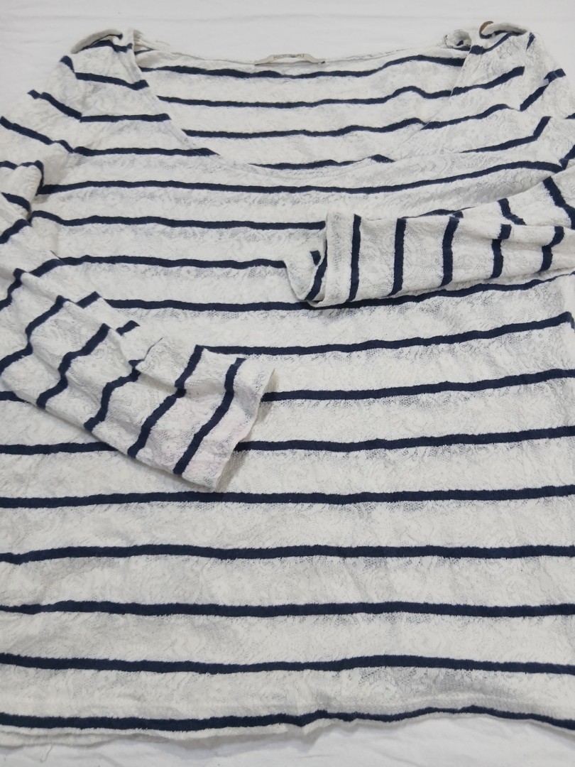 Blusa Listrada com Gola de Barco