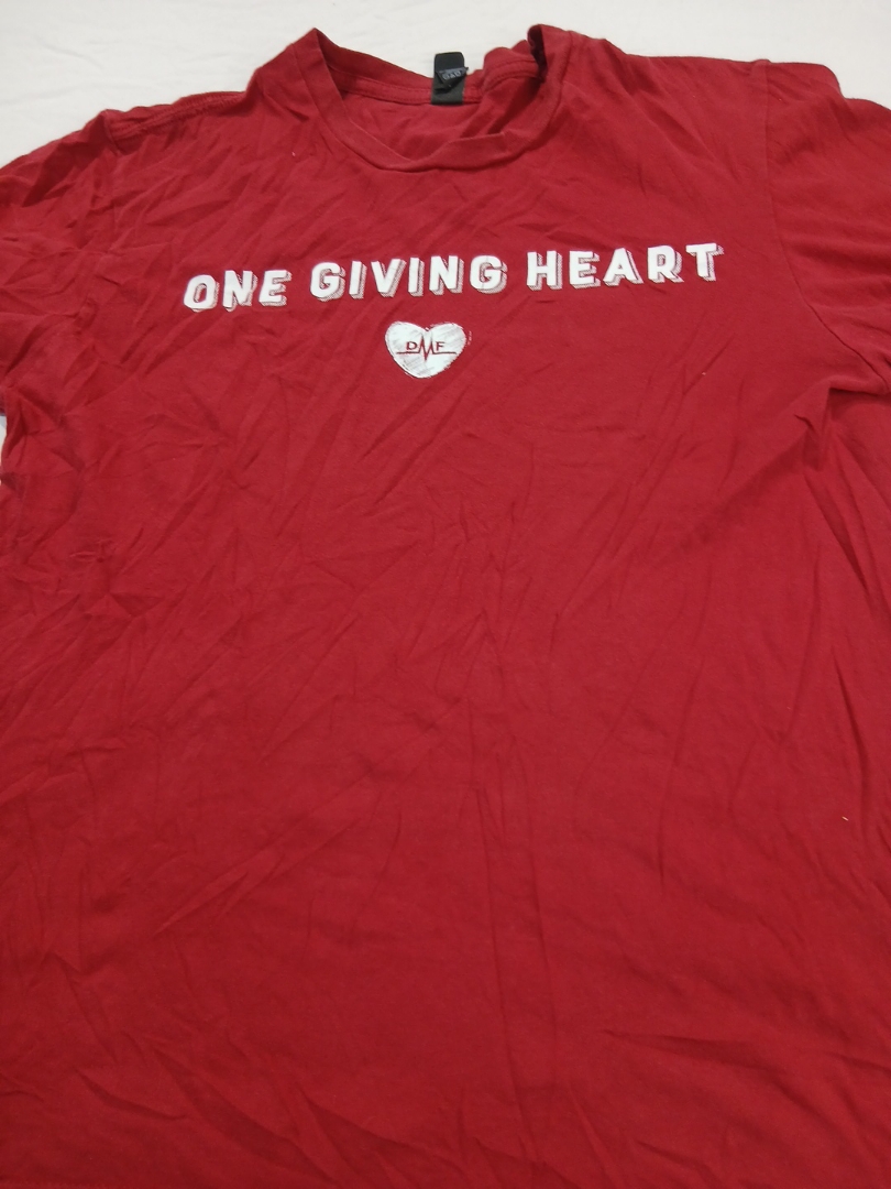 T-shirt avec slogan caritatif