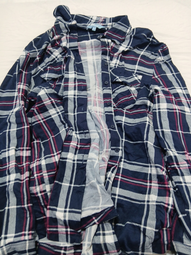 「やや使用感のある女性用＆男性用トップスバンドル - Hanna, Gap, Guess, Fren..