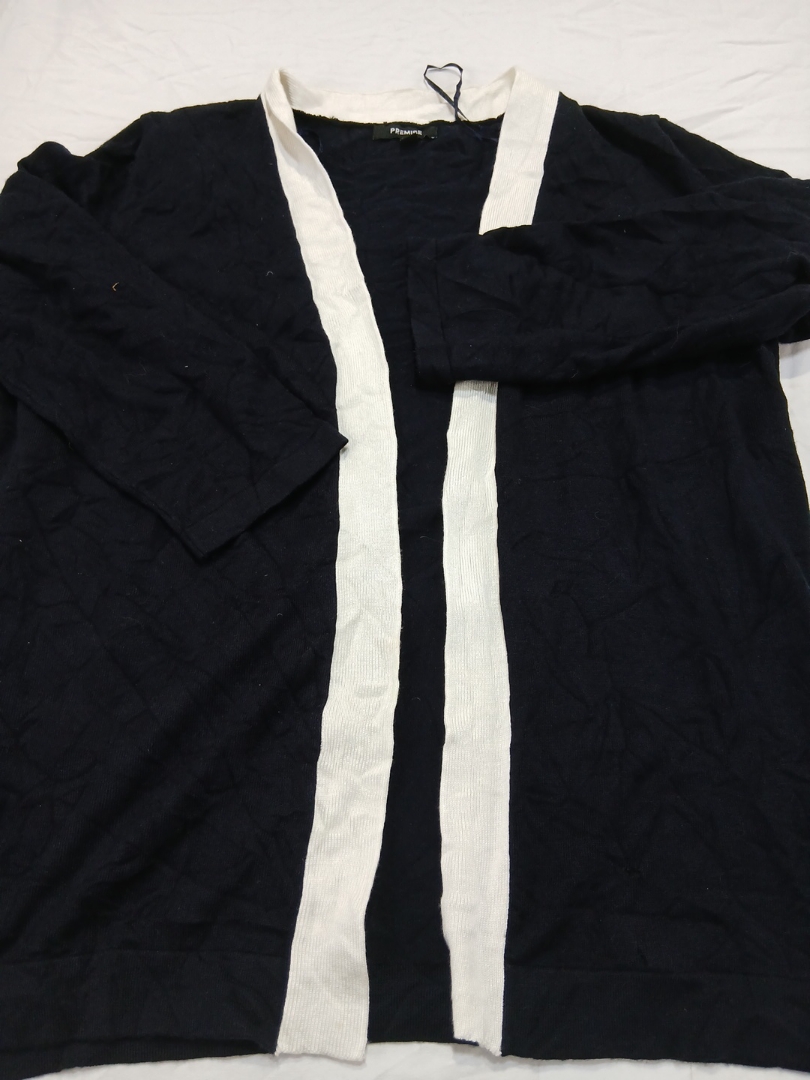 ブラックアンドホワイトカーディガン