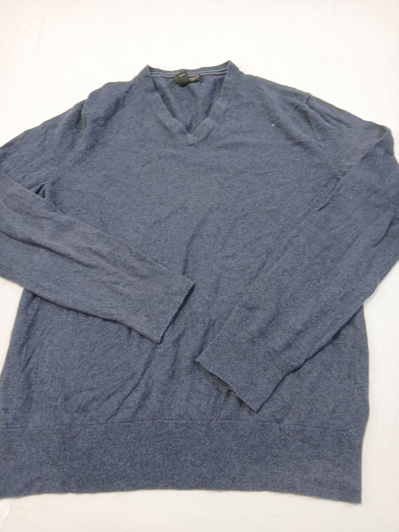 Maglione lavorato a maglia blu navy con scollo a V..