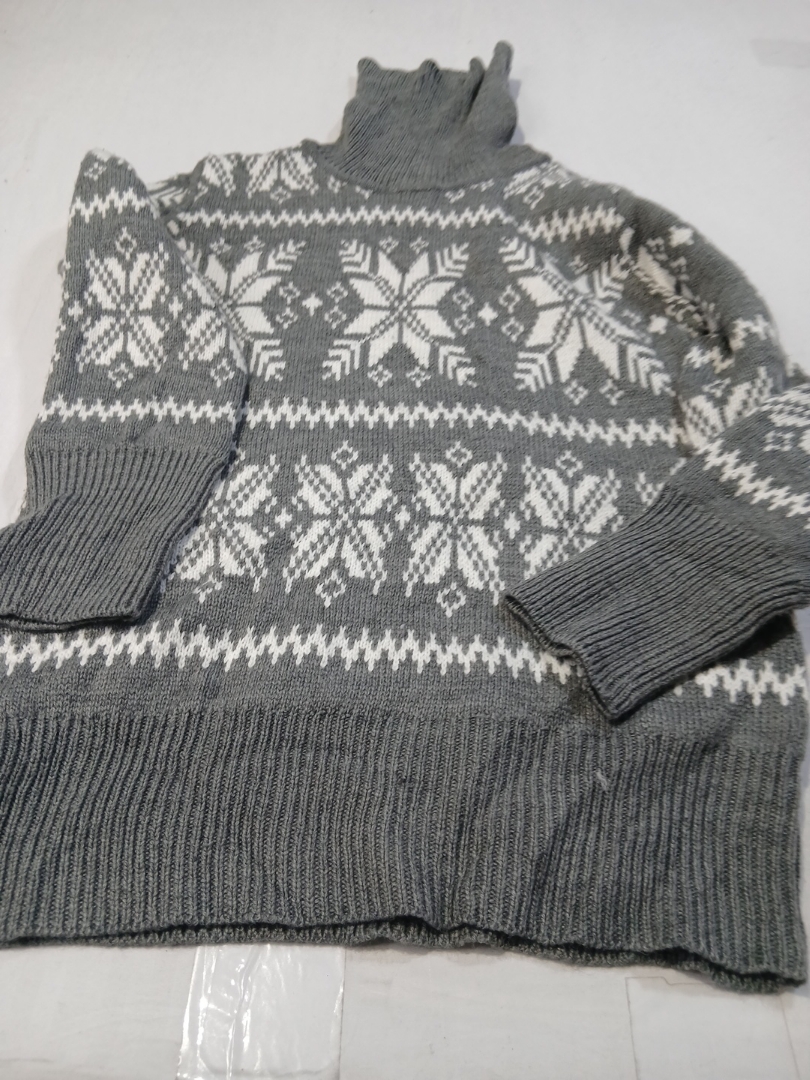 Suéter de gola alta de lã cinza com padrão de floc..