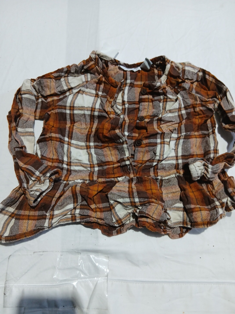 Chemise en flanelle à carreaux bruns à b..