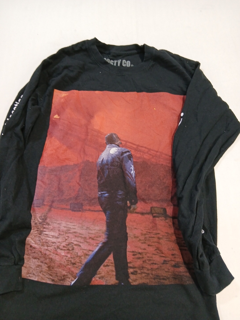 Camiseta Gráfica de Manga Longa Posty Co.