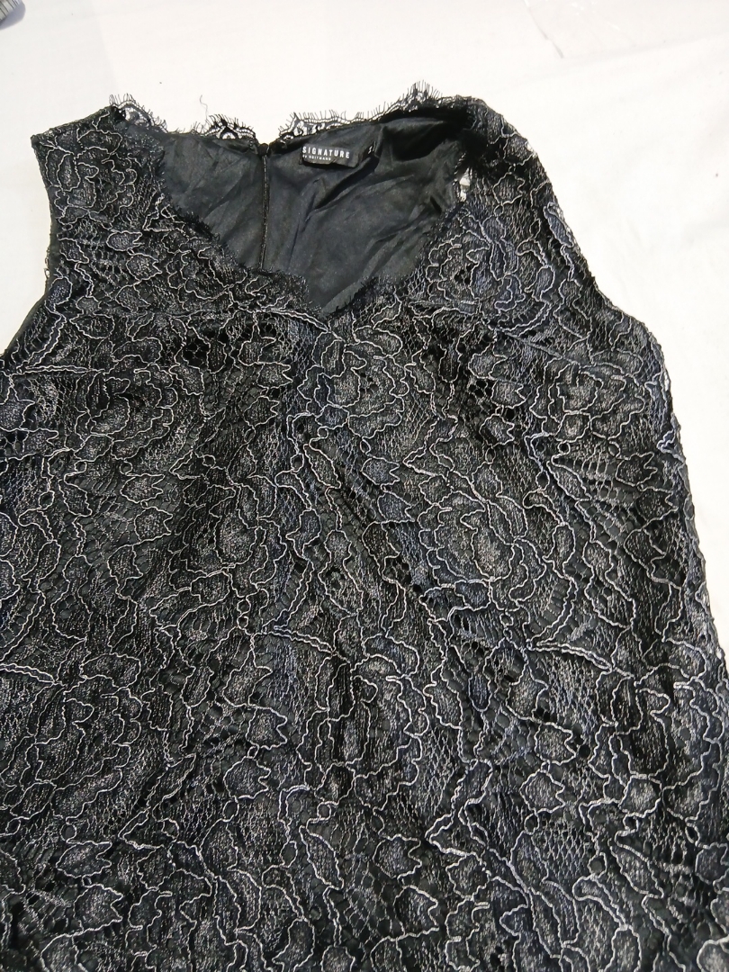Blusa nera in pizzo firmata