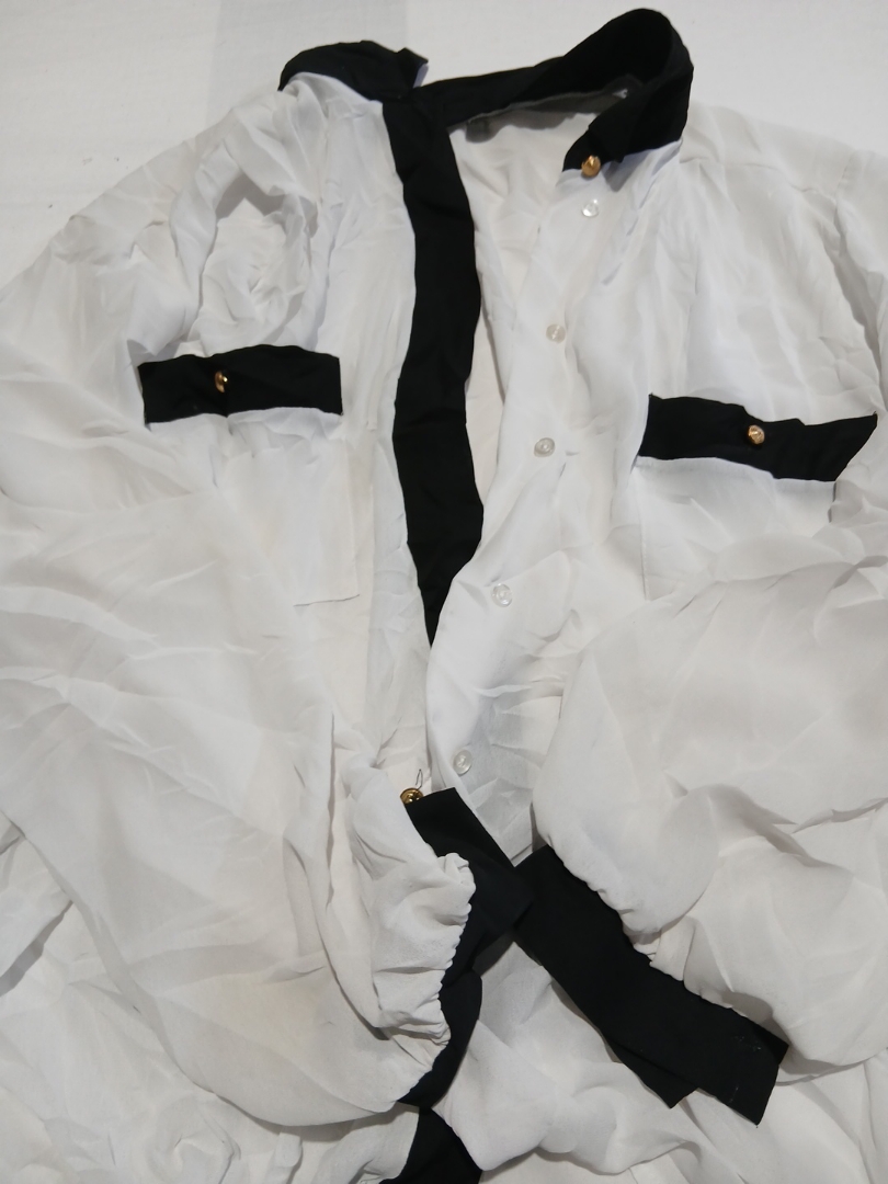 Chemise blanche à boutons Lady West avec garniture..