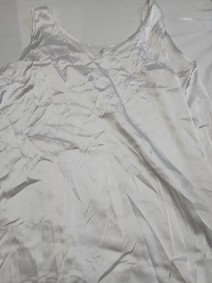 Débardeur en satin blanc non marqué