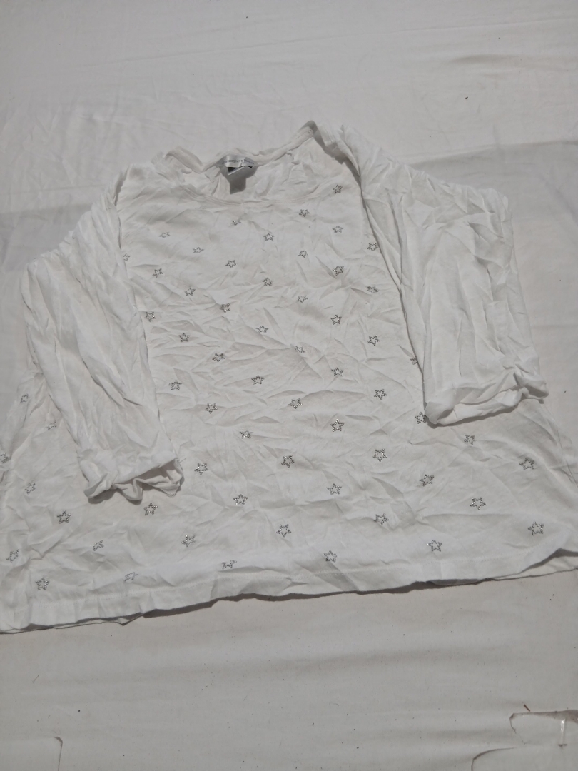 T-shirt à manches longues blanc à étoiles embellie..