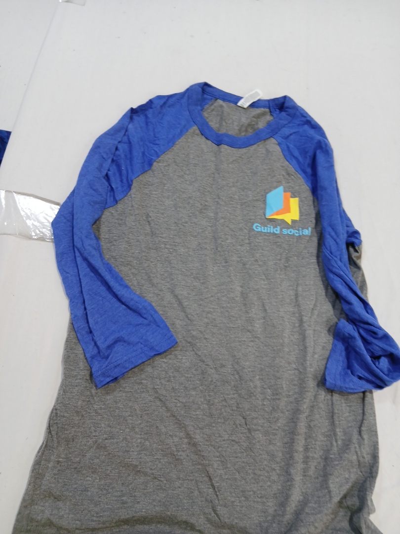 Petit haut de baseball graphique à manches longues..