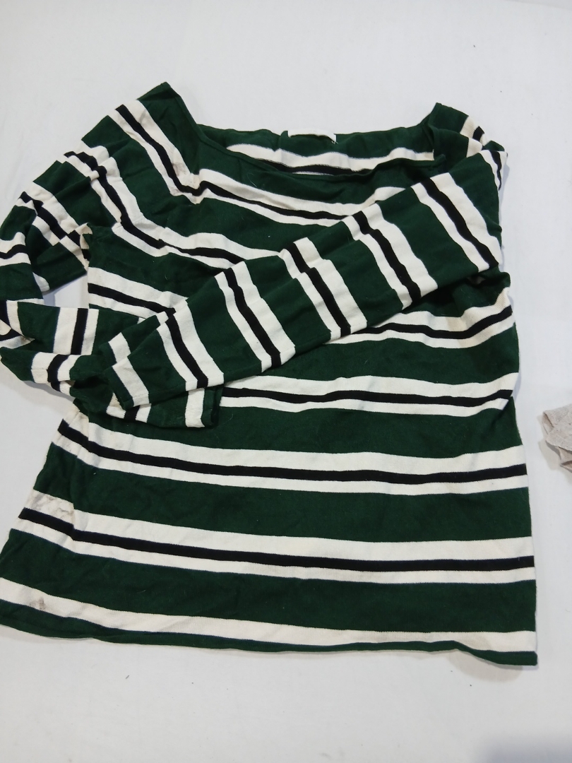 Suéter de tricô de manga longa verde e branco list..