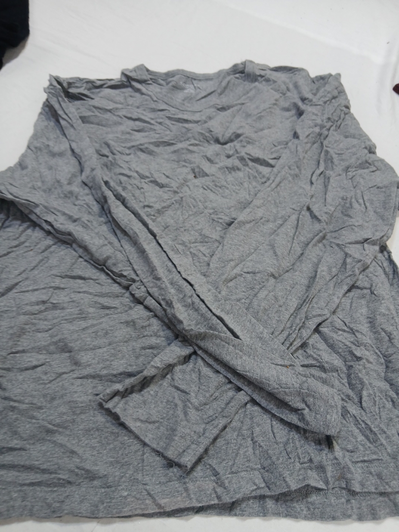 Camiseta de Manga Longa Cinza Sem Marca