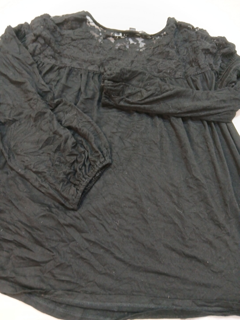 Blusa de Renda Preta Cable & Gauge