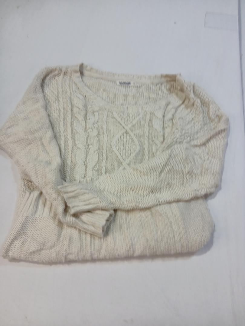 Pull en tricot torsadé crème