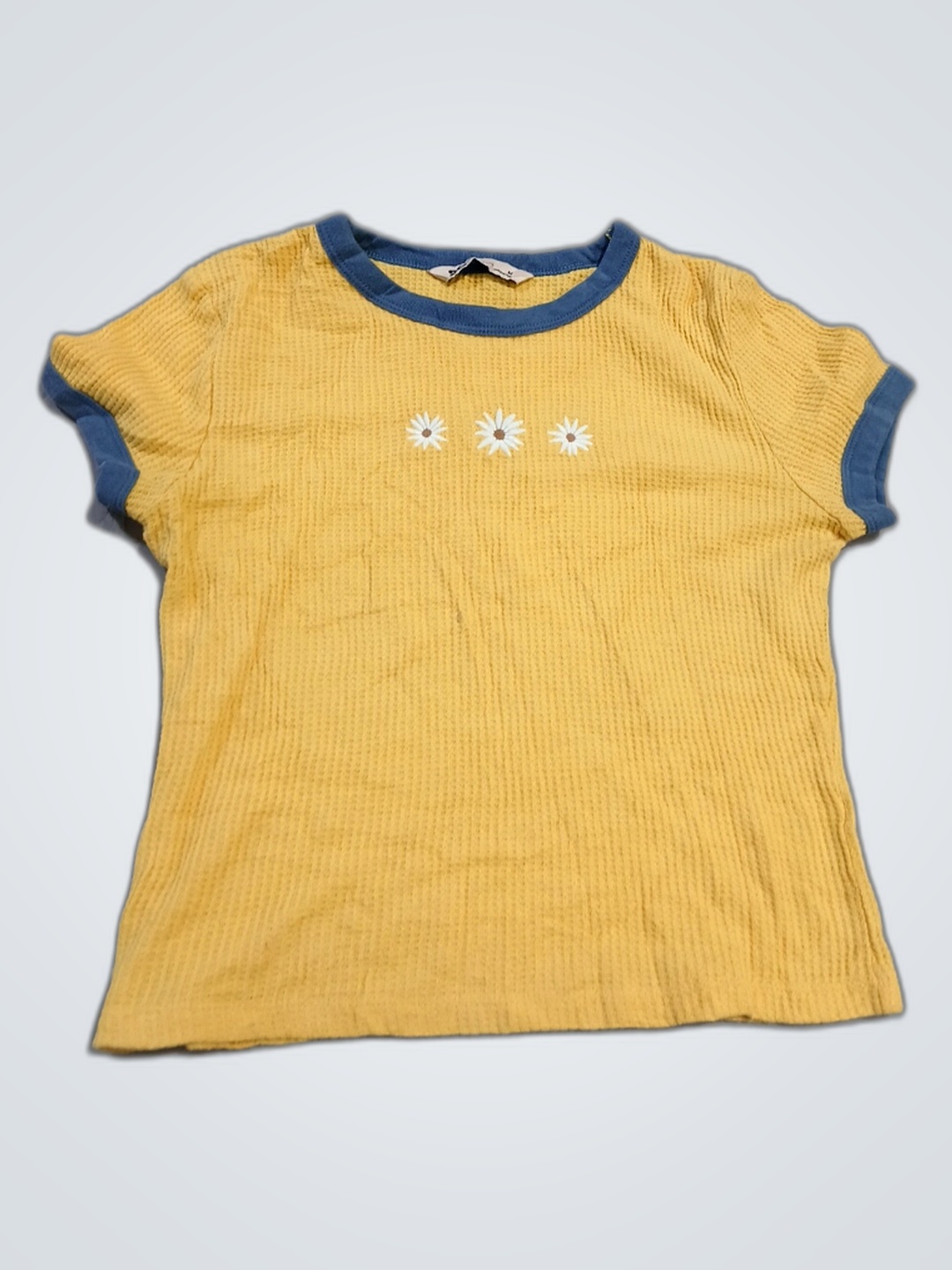 Gelbes Kurzarmhemd mit blauen Akzenten