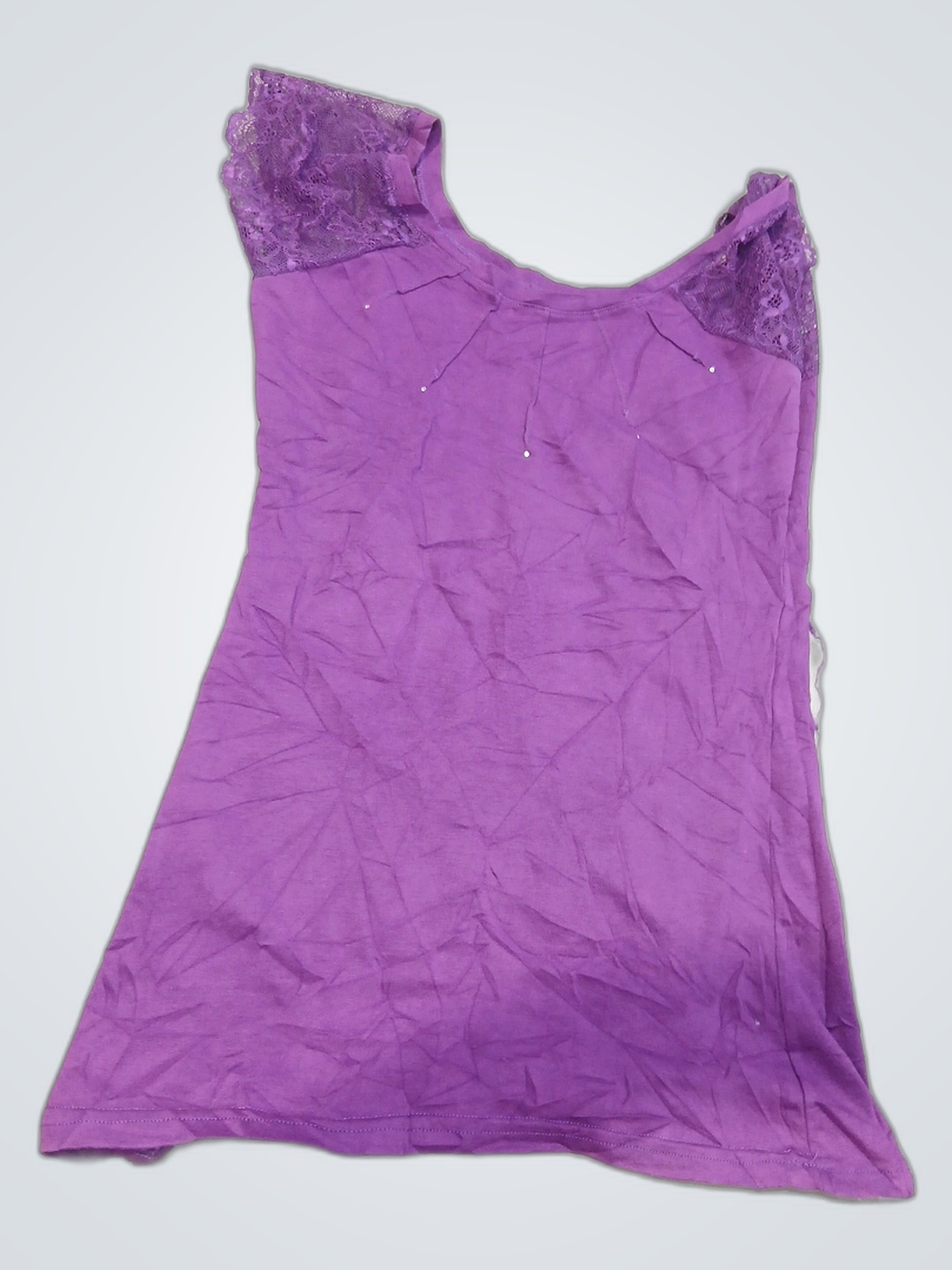 Débardeur violet avec bord en dentelle