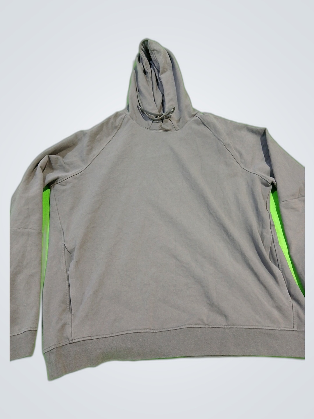 Pull à capuche gris