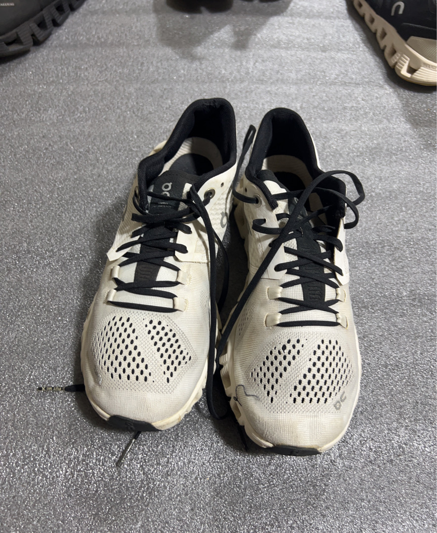 On Cloudmonster Sneakers