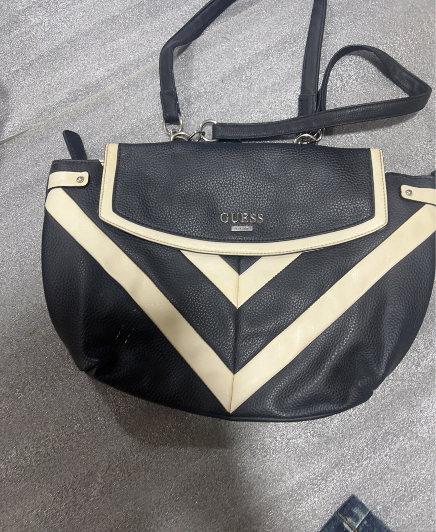 GUESS Black and Cream Shoulder Bag