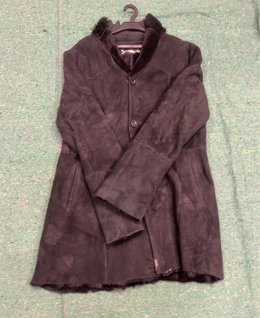 Cappotto in pelliccia sintetica nera