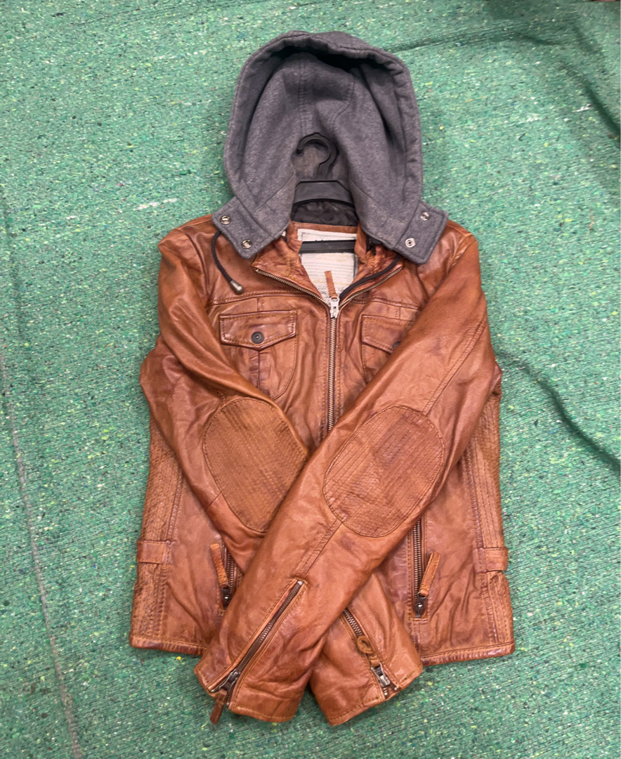 Jaqueta de Couro com Capuz MOD