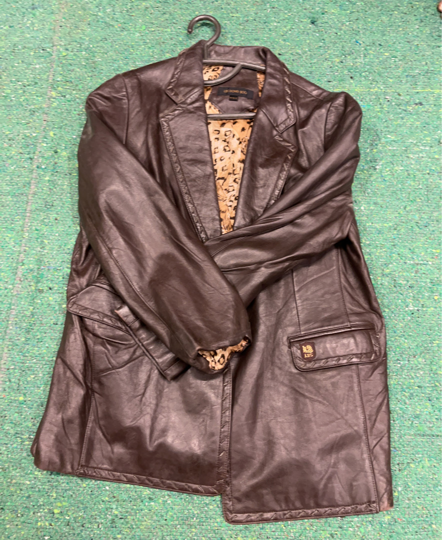 Manteau en cuir marron Lee Dong Soo